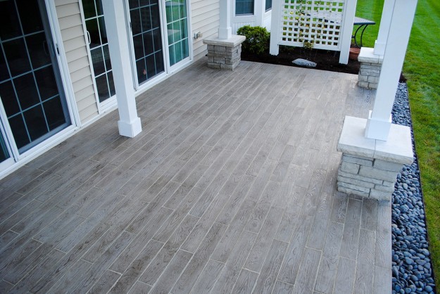 Modern patio with pavers