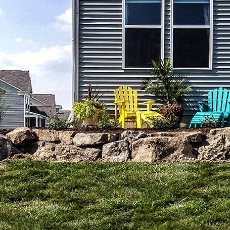 Outdoor living space with retaining wall